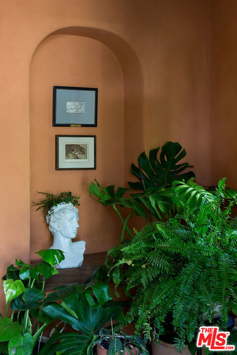 https://media.crmls.org/mediaz/f1e521aa-aaa8-4c9b-94f1-1c7f1e00288f.jpg?preset=X-Large