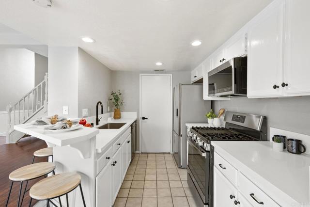 Detail Gallery Image 11 of 45 For 7012 Goldenrod Way, Carlsbad,  CA 92011 - 3 Beds | 2/1 Baths