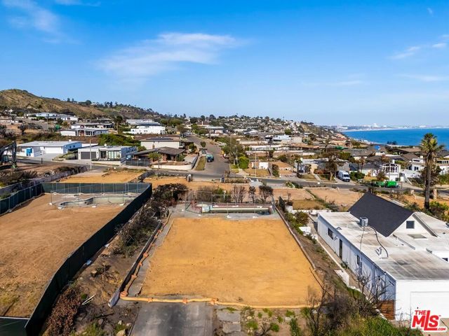3808 Castlerock Road, Malibu CA: https://media.crmls.org/mediaz/f1e691ba-eb48-46aa-ad63-0e3d68efb50b.jpg