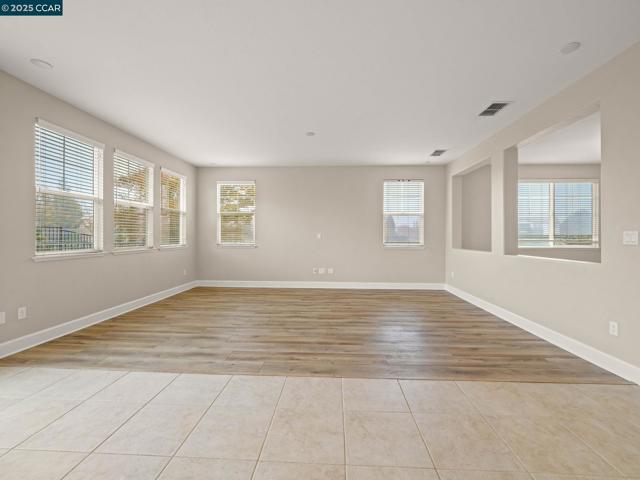 929 Painted Shore Court, Oakley CA: https://media.crmls.org/mediaz/f1e6f7dd-dda1-4066-bda8-86c6545ef36a.jpg