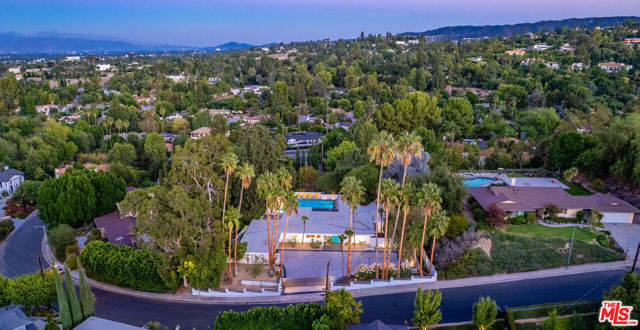 20150 Delita Drive, Woodland Hills CA: https://media.crmls.org/mediaz/f1e7317a-1adf-49da-a8d5-222c63f09e8f.jpg