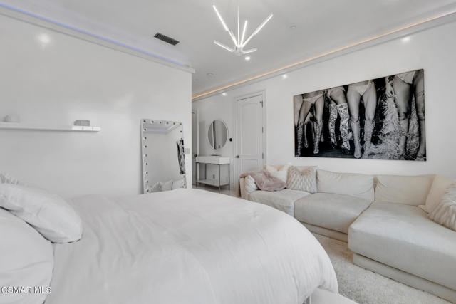 2259 Melford Court, Westlake Village CA: https://media.crmls.org/mediaz/f1e7f799-78be-46ef-8b4b-8247636211f4.jpg