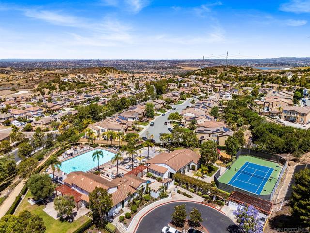 366 Plaza Paraiso, Chula Vista CA: https://media.crmls.org/mediaz/f1e8b2bf-bdef-40ea-b7da-6f158ffec57a.jpg