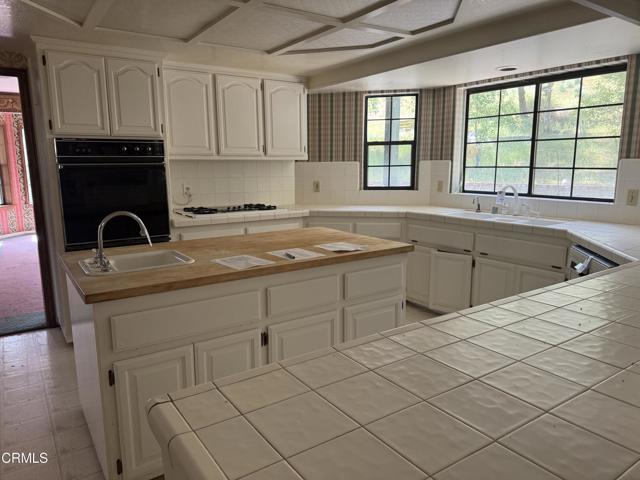 22600 Sunrise Court, Tehachapi CA: https://media.crmls.org/mediaz/f1e8be2f-1c71-41e2-a991-23d2254cba23.jpg