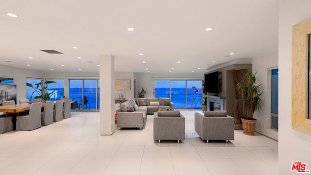 26050 Pacific Coast Highway, Malibu CA: https://media.crmls.org/mediaz/f1e92e00-3bed-43d3-a2db-76b35b1d2b85.jpg