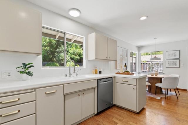 2050 Wooded Glen Drive, Los Altos CA: https://media.crmls.org/mediaz/f1e9443d-4331-4b29-bbbd-d840ee0336ff.jpg