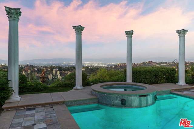 19016 Devonport Lane, Tarzana CA: https://media.crmls.org/mediaz/f1ea03eb-6416-4082-b926-8a480b2f5ead.jpg