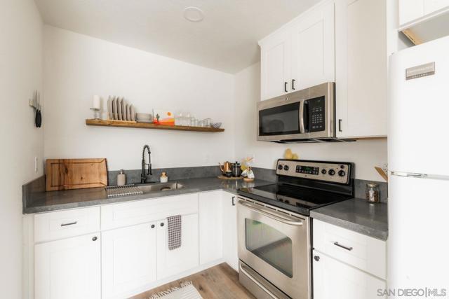 2948 50 Franklin Ave, San Diego CA: https://media.crmls.org/mediaz/f1ea1837-8632-49a5-9682-358029a99e15.jpg