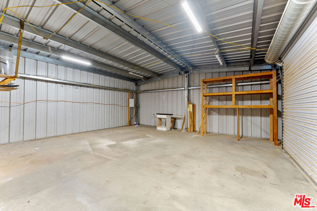 9256 6th Avenue, Hesperia CA: https://media.crmls.org/mediaz/f1eb222b-eb12-4fe9-94ab-c01136786f46.jpg
