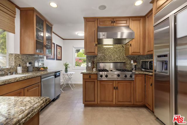 4219 Saugus Avenue, Sherman Oaks CA: https://media.crmls.org/mediaz/f1ebbbde-0123-4c6c-b885-00bd27b753ba.jpg