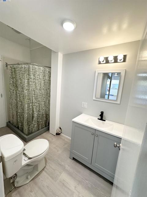 2246 23rd Ave, Oakland CA: https://media.crmls.org/mediaz/f1ec3342-b485-4ebd-ad36-47c3bd592569.jpg