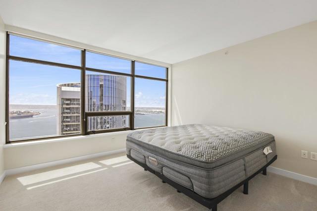700 W E St, San Diego CA: https://media.crmls.org/mediaz/f1ec987a-317a-4385-b6e2-2b2478a4416e.jpg