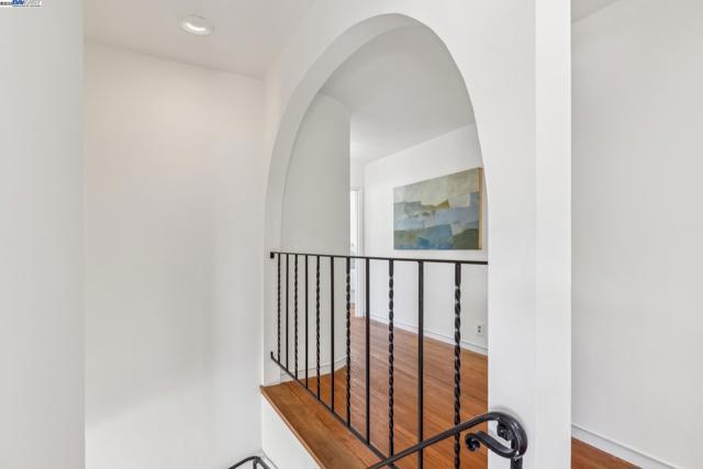 1630 Dayton Ave, Alameda CA: https://media.crmls.org/mediaz/f1eceec2-823b-4322-aed4-655cbcc7e2ec.jpg