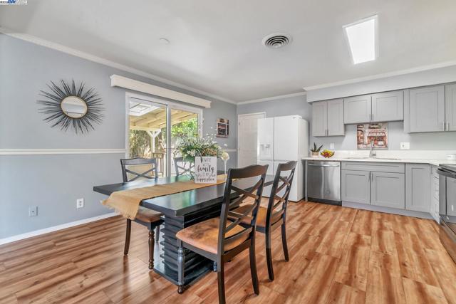 6013 Green Glen Way, Sacramento CA: https://media.crmls.org/mediaz/f1ecf0ac-7785-4e4d-a953-f9e863d61e76.jpg