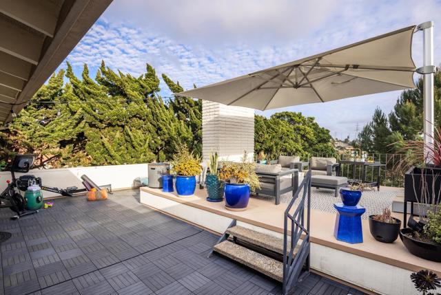 7031 Estrella De Mar Road, Carlsbad CA: https://media.crmls.org/mediaz/f1edae73-7742-4e71-92c6-c38988acdb58.jpg