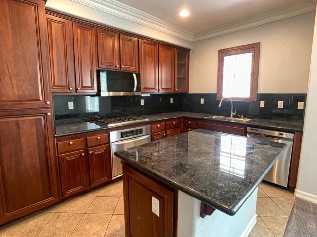 2668 Escala Circle, San Diego CA: https://media.crmls.org/mediaz/f1ee16cb-3462-4832-98ca-4807ffb2627c.jpg