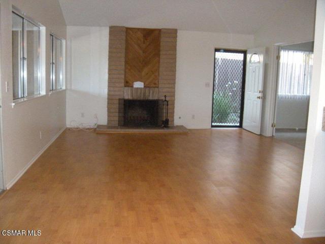 1917 Galway Lane, Newbury Park CA: https://media.crmls.org/mediaz/f1ee2ed4-a6ce-420e-83d3-57a0dedd7512.jpg