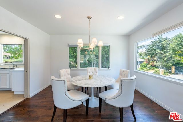 905 Hartford Drive, Beverly Hills CA: https://media.crmls.org/mediaz/f1ee87c6-5aaf-45bf-907b-a21a9a0ae2ee.jpg