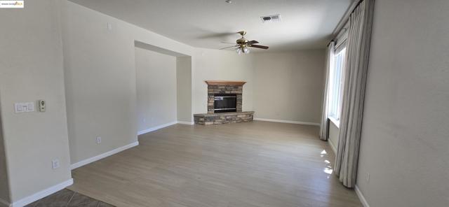 988 Chamomile Ln, Brentwood CA: https://media.crmls.org/mediaz/f1eeec5d-729c-4a28-a012-c1414aef19d4.jpg