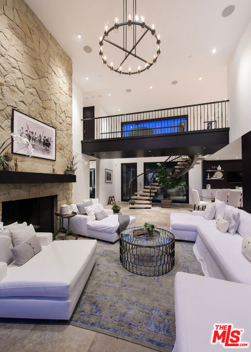 32852 Pacific Coast Highway, Malibu CA: https://media.crmls.org/mediaz/f1eef924-38e1-4d4e-aedb-02fe96c66bb9.jpg