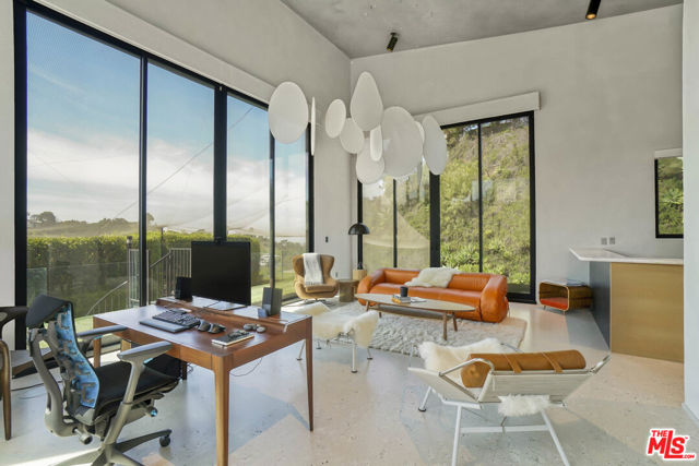 9152 Janice Place, Beverly Hills CA: https://media.crmls.org/mediaz/f1ef6e8b-bf30-4a46-a7a0-cf4b5bd7fe1e.jpg