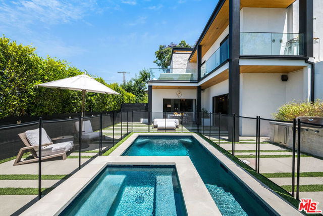 11258 Laurie Drive, Studio City CA: https://media.crmls.org/mediaz/f1ef8d63-6705-4bab-ac32-f21ed2ce3461.jpg