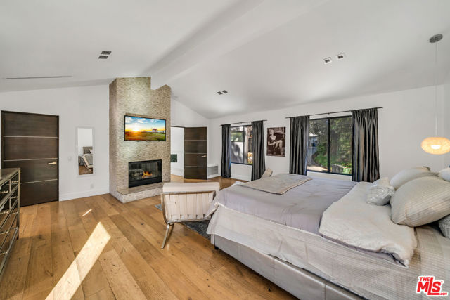 3026 PASSMORE Drive, Los Angeles CA: https://media.crmls.org/mediaz/f1efb2ed-a136-421a-a10f-6bc62b29906e.jpg