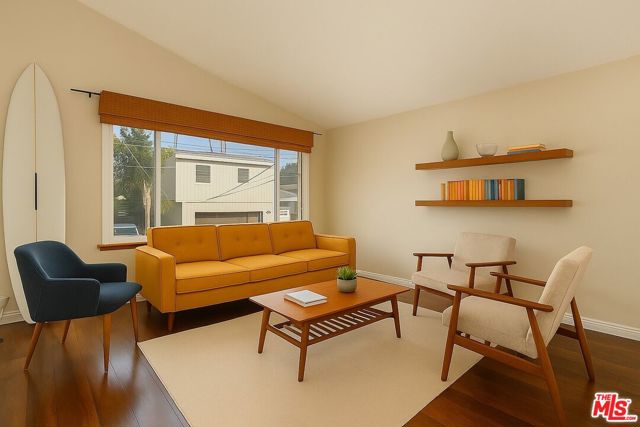 643 Santa Clara Avenue, Venice CA: https://media.crmls.org/mediaz/f1f01328-ba68-41c6-a430-bdd1831708b0.jpg