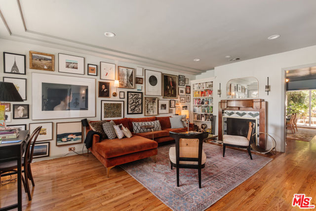 4426 Auckland Avenue, Toluca Lake CA: https://media.crmls.org/mediaz/f1f025ff-aab6-4287-8519-a4b943c0e57f.jpg