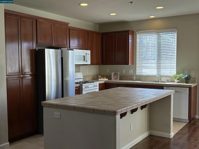 389 Black Rock Street, Brentwood CA: https://media.crmls.org/mediaz/f1f04ed0-5966-4aae-a9d8-10b87bd59456.jpg