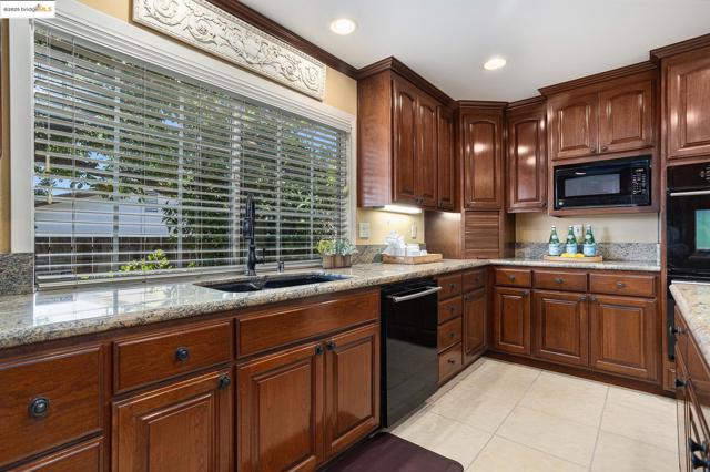 3031 Barmouth Dr, Antioch CA: https://media.crmls.org/mediaz/f1f0c140-3818-4e62-950e-da209986ffea.jpg