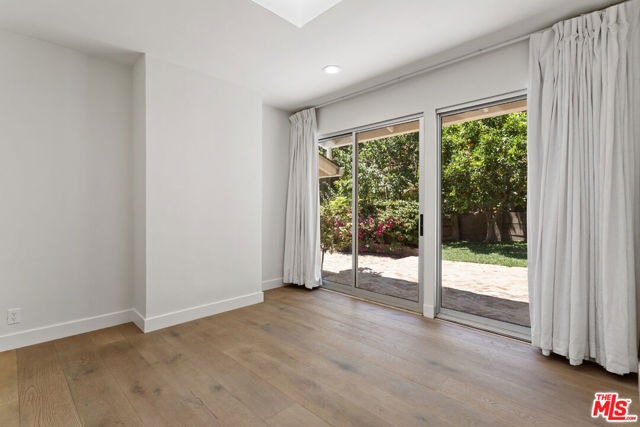 3933 Mandeville Canyon Road, Los Angeles CA: https://media.crmls.org/mediaz/f1f0c3b7-2531-4dfc-9cdd-12bdaedf7e1d.jpg