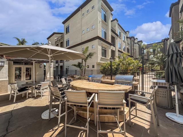 4155 Executive Dr, La Jolla CA: https://media.crmls.org/mediaz/f1f113d8-c4af-4a82-94b8-20a5bf172bc1.jpg