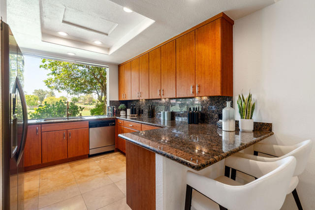 28 La Costa Drive, Rancho Mirage CA: https://media.crmls.org/mediaz/f1f16779-e99b-4fdc-9b86-fc1c765a463c.jpg