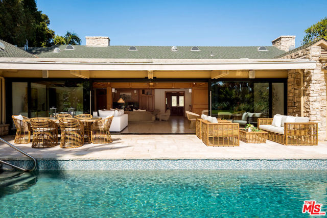 9996 Sunset Boulevard, Beverly Hills CA: https://media.crmls.org/mediaz/f1f20dca-9601-4d7e-bbbf-21d942a5595e.jpg