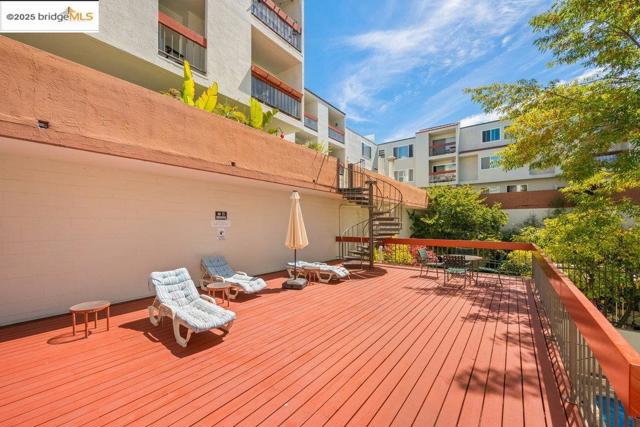 250 Whitmore St, Oakland CA: https://media.crmls.org/mediaz/f1f28d5c-caf9-4a0f-a385-1e1a367bdfc7.jpg