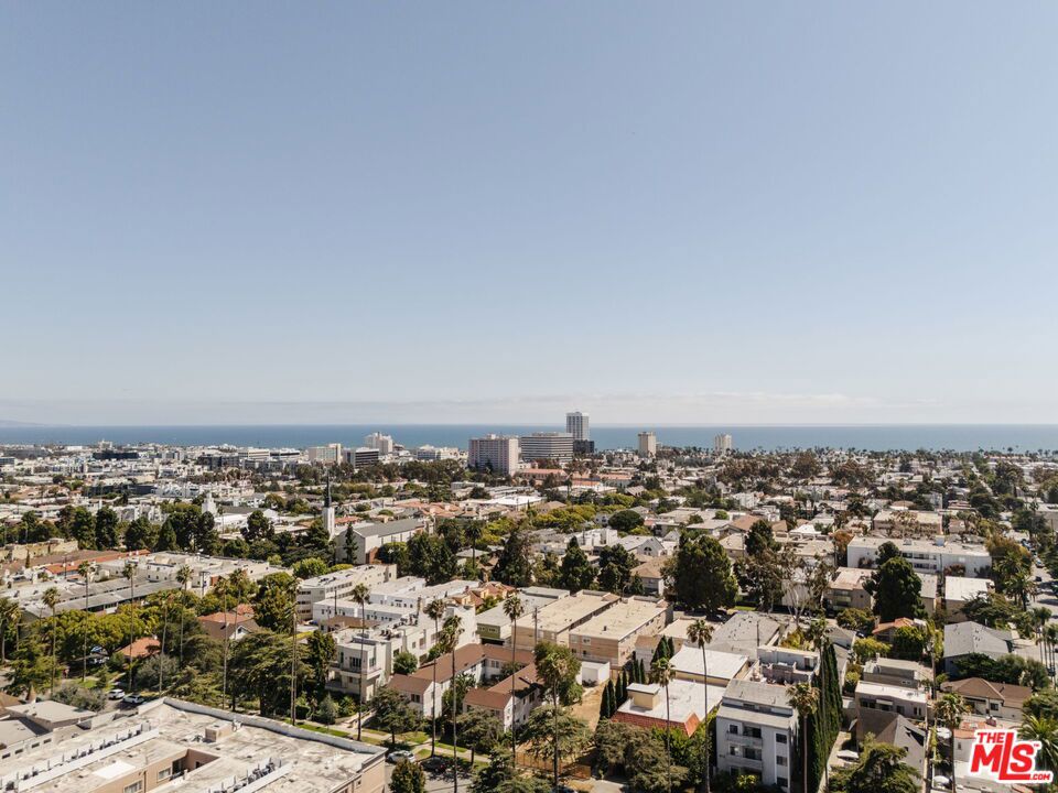 https://media.crmls.org/mediaz/f1f34b68-4519-483f-978a-d37022d415b8.jpg?preset=X-Large