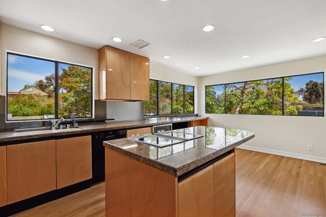 3946 La Jolla Village Dr, La Jolla CA: https://media.crmls.org/mediaz/f1f387fc-d390-473e-a9a6-5fd4af85d23e.jpg