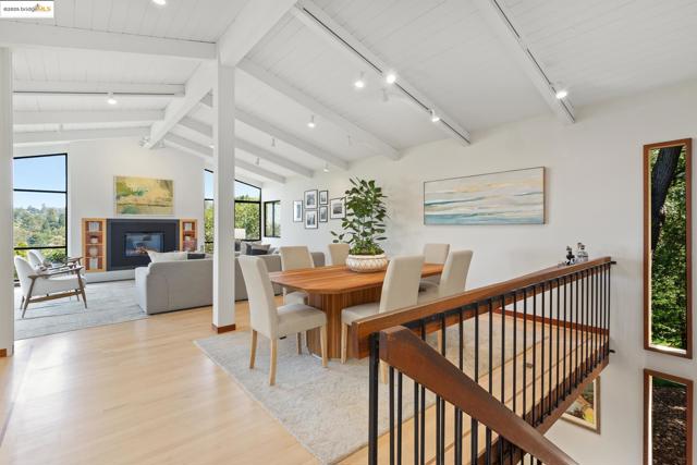 20 Ascot Ct, Oakland CA: https://media.crmls.org/mediaz/f1f3a629-ab03-49b4-bcf1-7405b2a0f27a.jpg