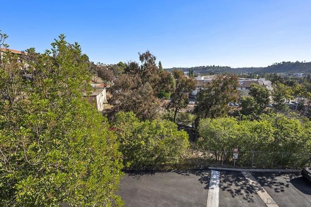 10400 caminito Cuervo, San Diego CA: https://media.crmls.org/mediaz/f1f3b503-869c-4050-ac93-d2aed51b3b40.jpg