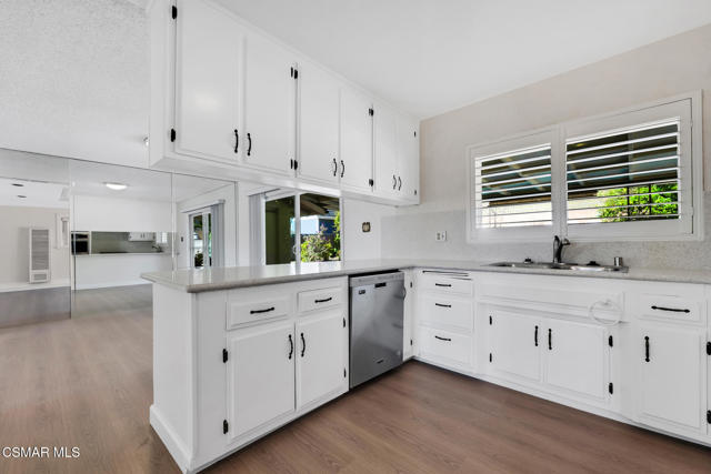 839 Jenny Drive, Newbury Park CA: https://media.crmls.org/mediaz/f1f3b7fc-8273-42d2-988f-17ed4610e7e1.jpg