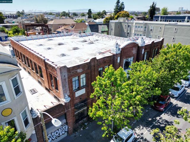 2521 San Pablo Ave, Oakland CA: https://media.crmls.org/mediaz/f1f3f5e1-7d86-4bf1-8ff9-72406e219e6b.jpg