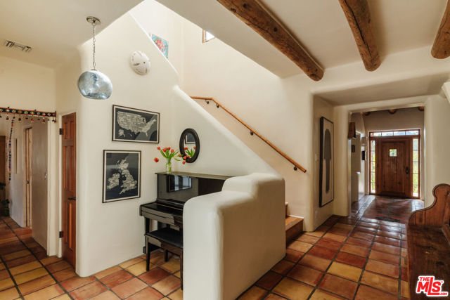 2865 Marquette Drive, Topanga CA: https://media.crmls.org/mediaz/f1f3f891-d197-48a0-a910-05505b4fabc8.jpg