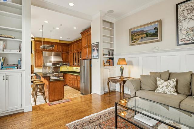 2070 Bush St, San Francisco CA: https://media.crmls.org/mediaz/f1f41a00-f6e2-482b-b01a-9ace9366d905.jpg