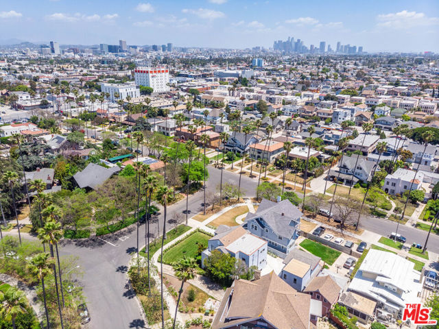 4308 Victoria Park Drive, Los Angeles CA: https://media.crmls.org/mediaz/f1f4acd9-bb79-439b-b380-b0cc9d879201.jpg