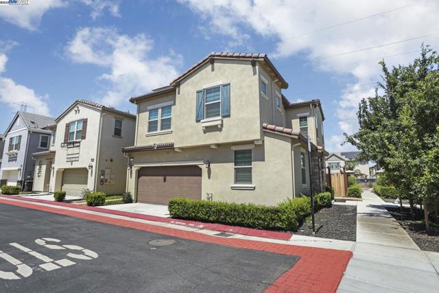 1205 S Ross Ct, Mountain House CA: https://media.crmls.org/mediaz/f1f4b627-c446-46f4-a74c-ee5673c44fc0.jpg