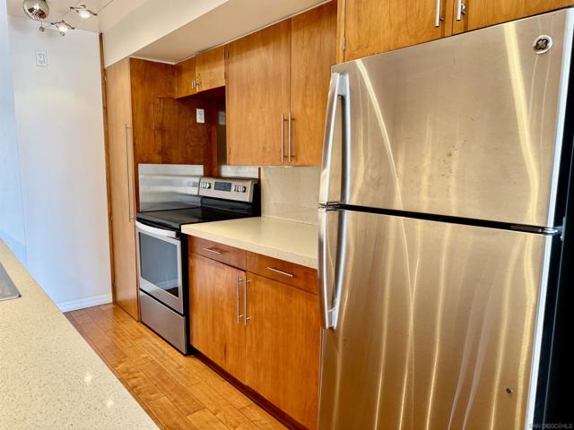 800 Prospect St, La Jolla CA: https://media.crmls.org/mediaz/f1f4d223-6b50-4b0a-a456-cbbc12183b47.jpg