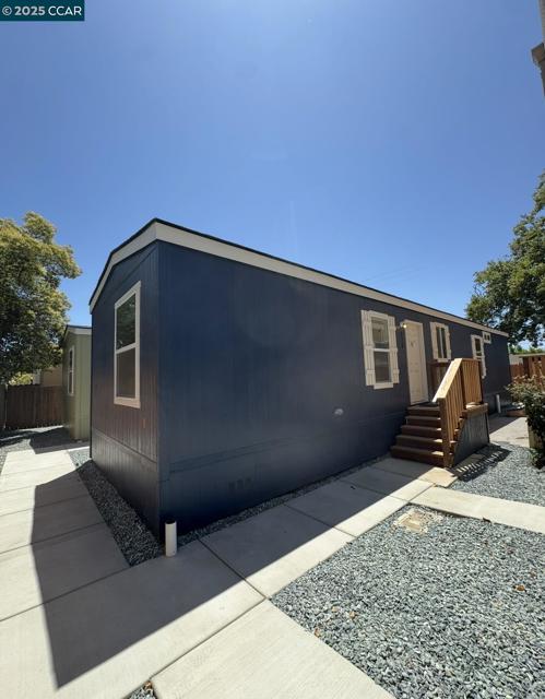 414 N School St, Lodi CA: https://media.crmls.org/mediaz/f1f4f54f-4464-4399-995c-e1a05986bd34.jpg