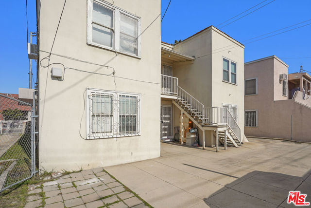 763 N Heliotrope Drive, Los Angeles CA: https://media.crmls.org/mediaz/f1f51c23-2876-4574-a057-ab0cc65143ca.jpg