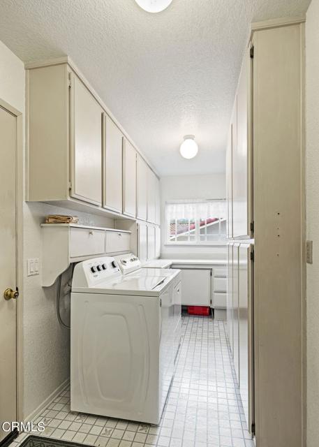 Itamo indoor laundry area